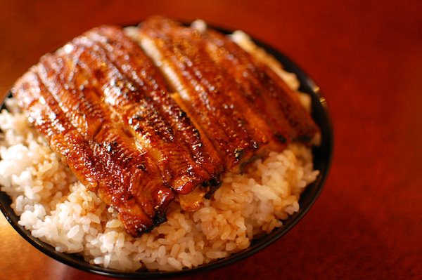 DSC_9348.jpg：鰻の唐揚げとご飯の丼の写真。
