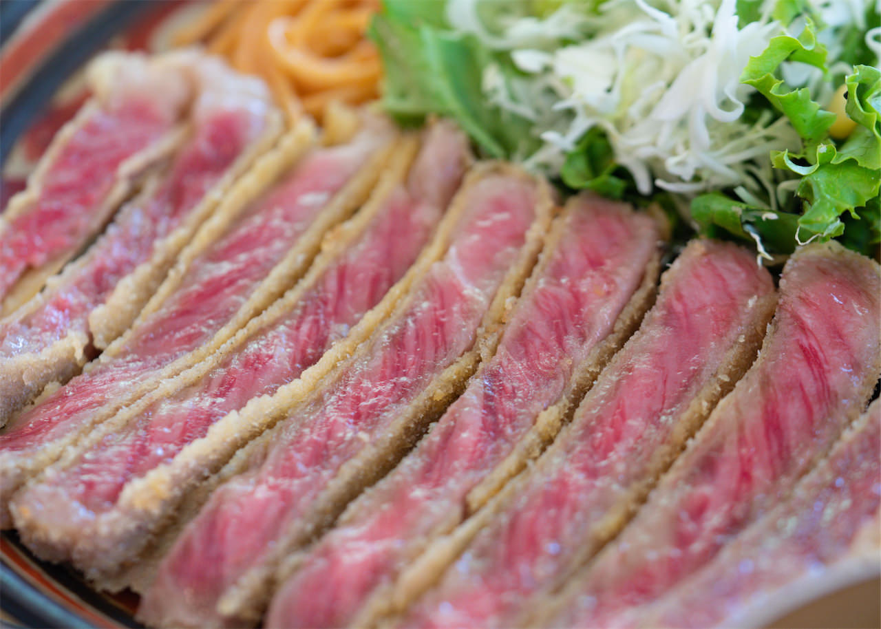 肉や食堂 photo by 安里写真事務所