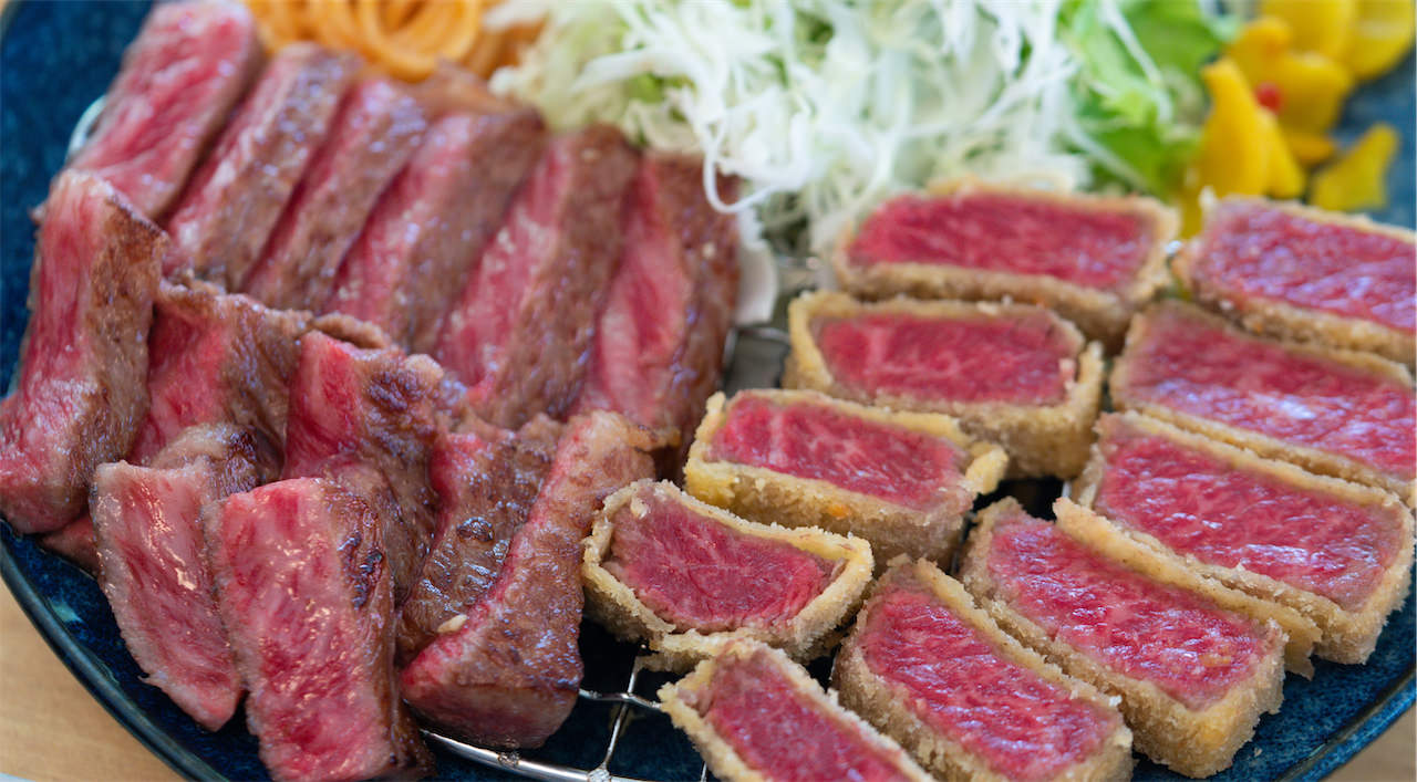 肉や食堂 photo by 安里写真事務所